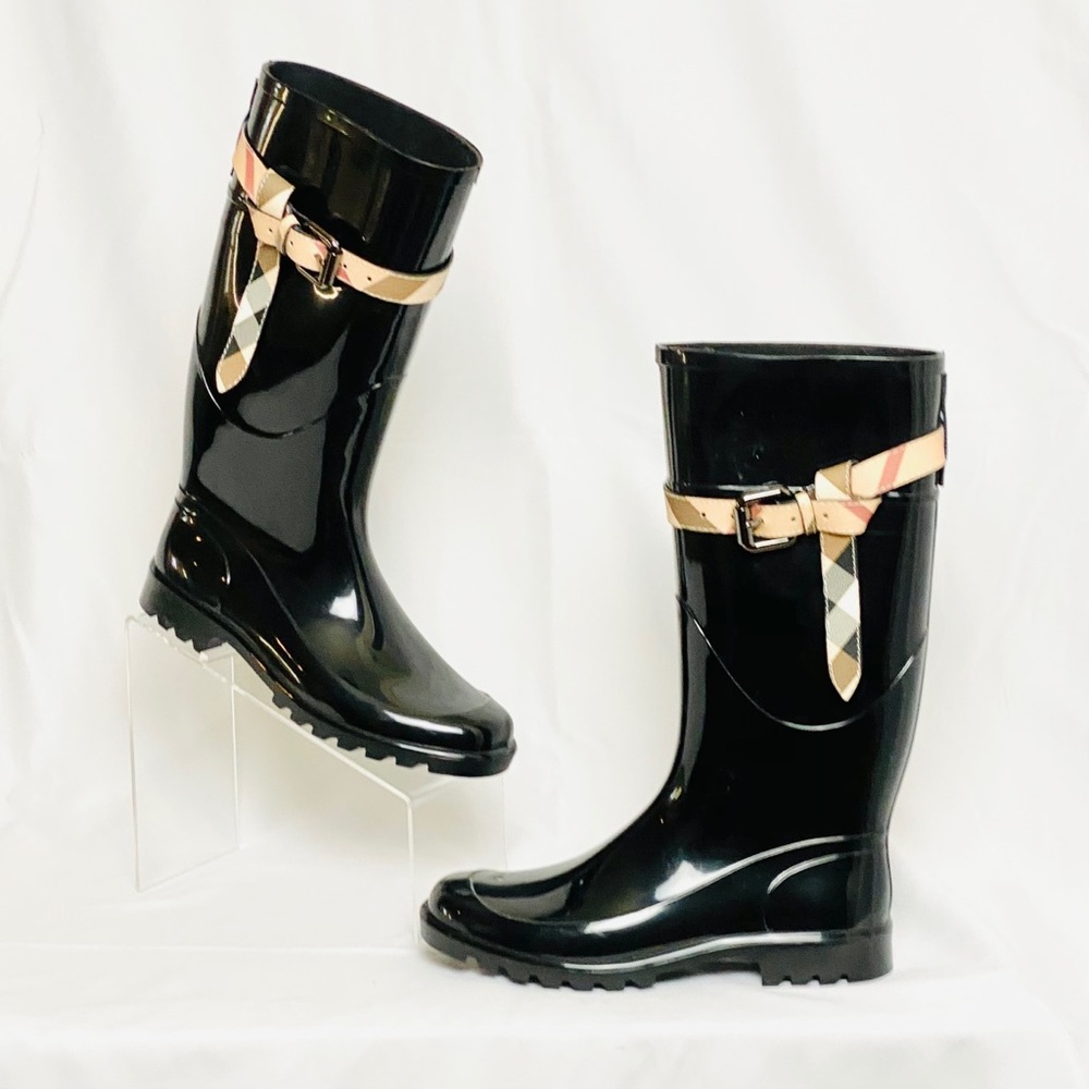 NWOT Burberry Nova Check Roscot Belted Rain Boot
